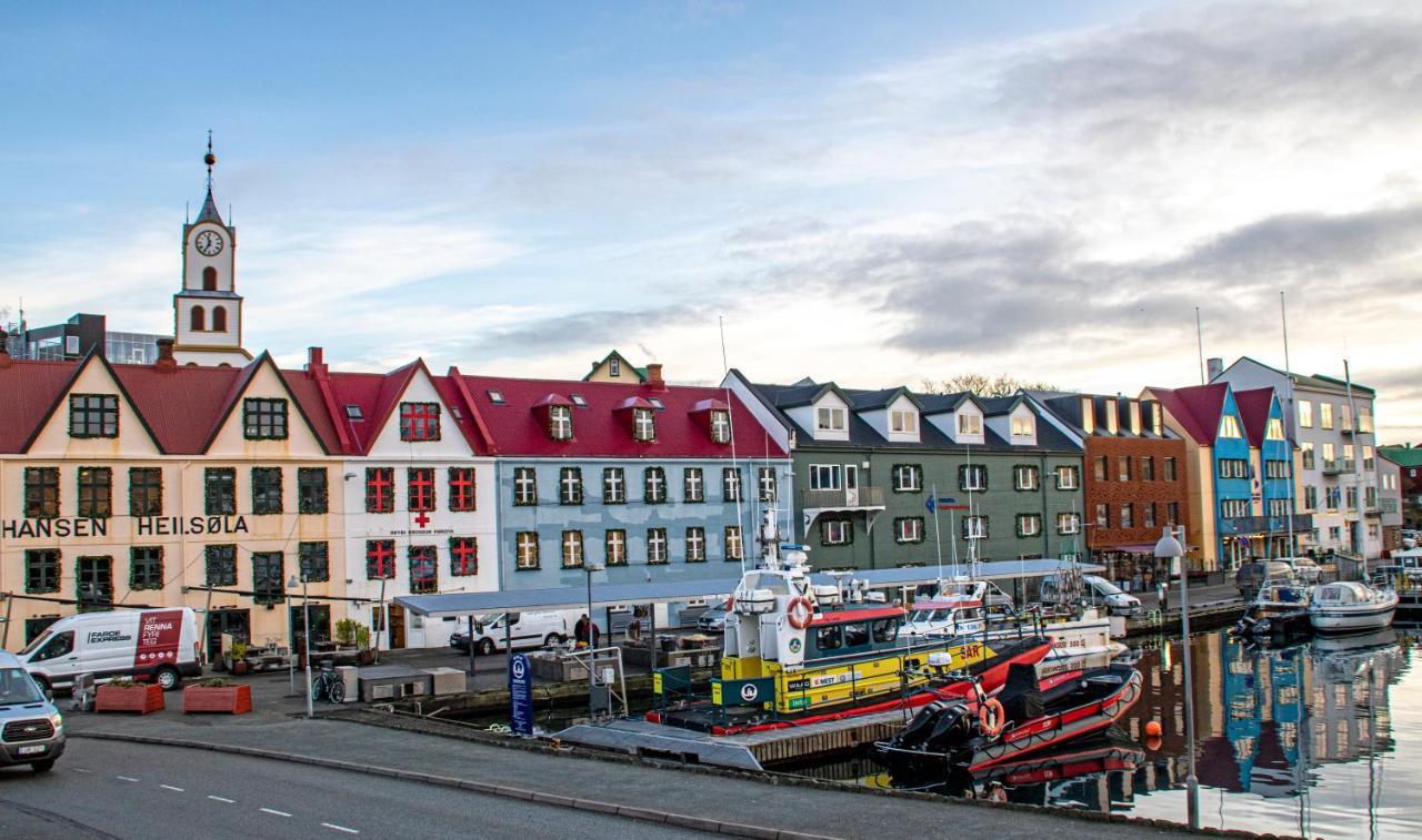 Guesthouse At The Boat Harbour Tórshavn Exterior foto