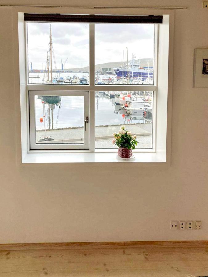 Guesthouse At The Boat Harbour Tórshavn Exterior foto