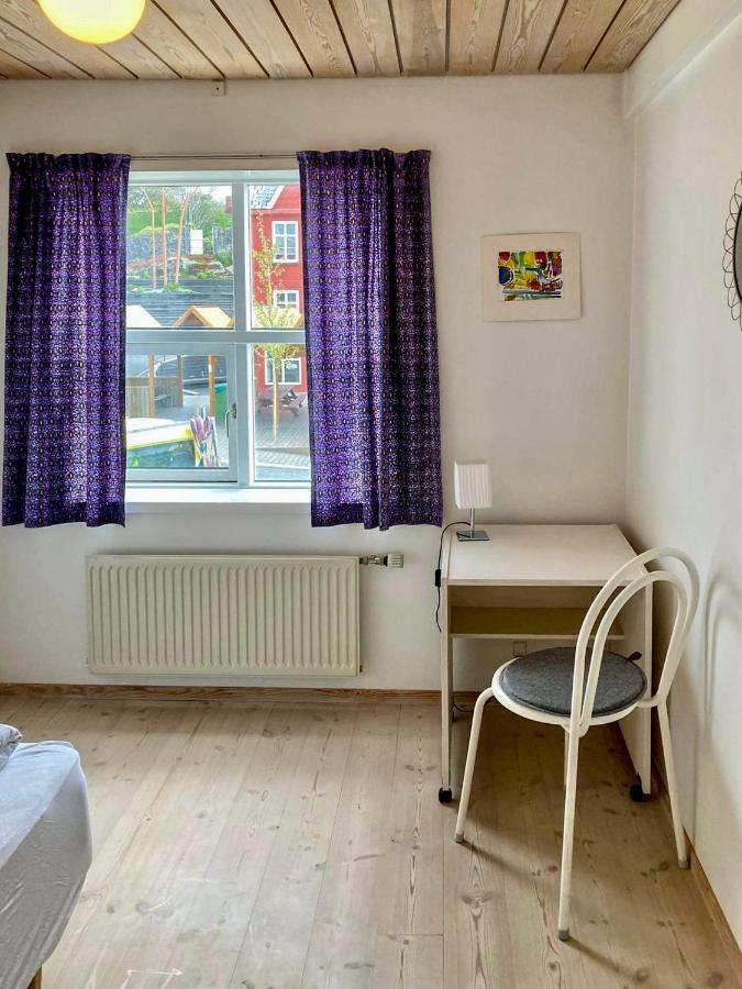 Guesthouse At The Boat Harbour Tórshavn Exterior foto