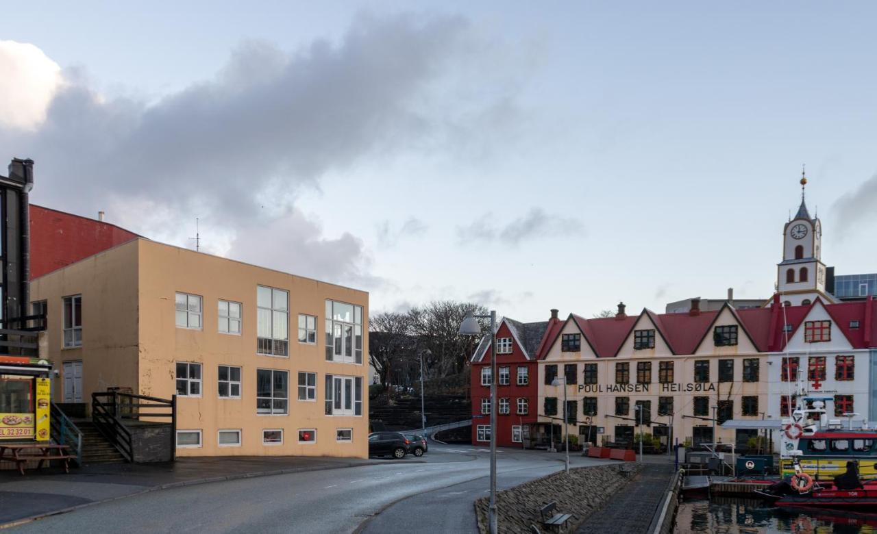 Guesthouse At The Boat Harbour Tórshavn Exterior foto