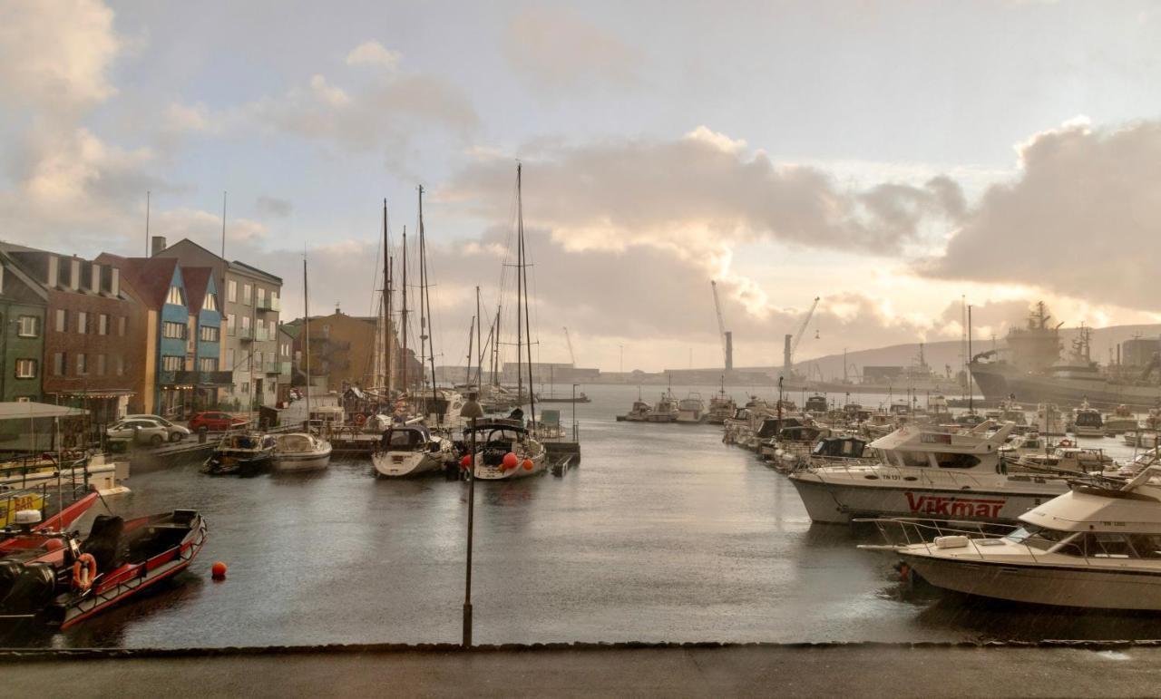 Guesthouse At The Boat Harbour Tórshavn Exterior foto