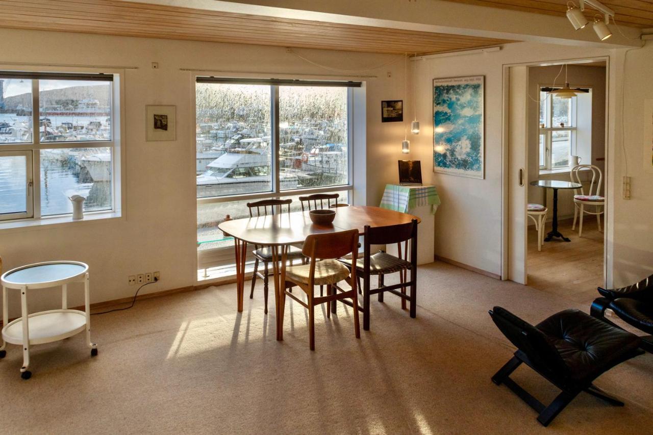 Guesthouse At The Boat Harbour Tórshavn Exterior foto